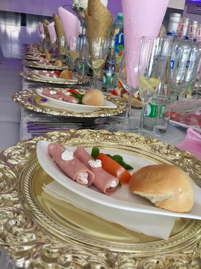 Restaurant And Pension Stenly Spissky Stvrtok المظهر الخارجي الصورة