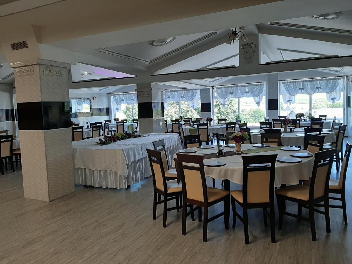 Restaurant And Pension Stenly Spissky Stvrtok المظهر الخارجي الصورة